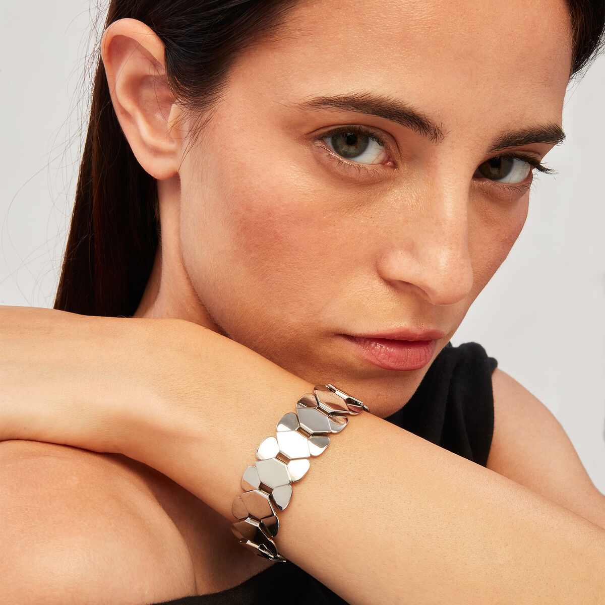 V4H010E76A6F84A51C3817239594005131FR6653883P4