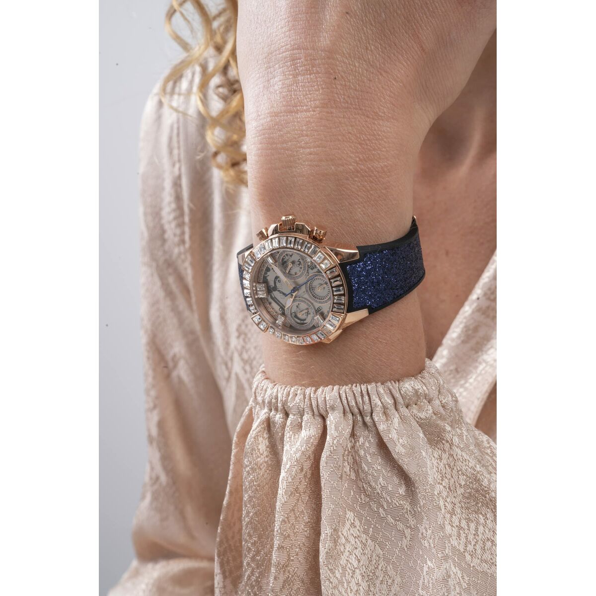 V3H17281628EDC5364882082D0C5B8D2238R6143571P8