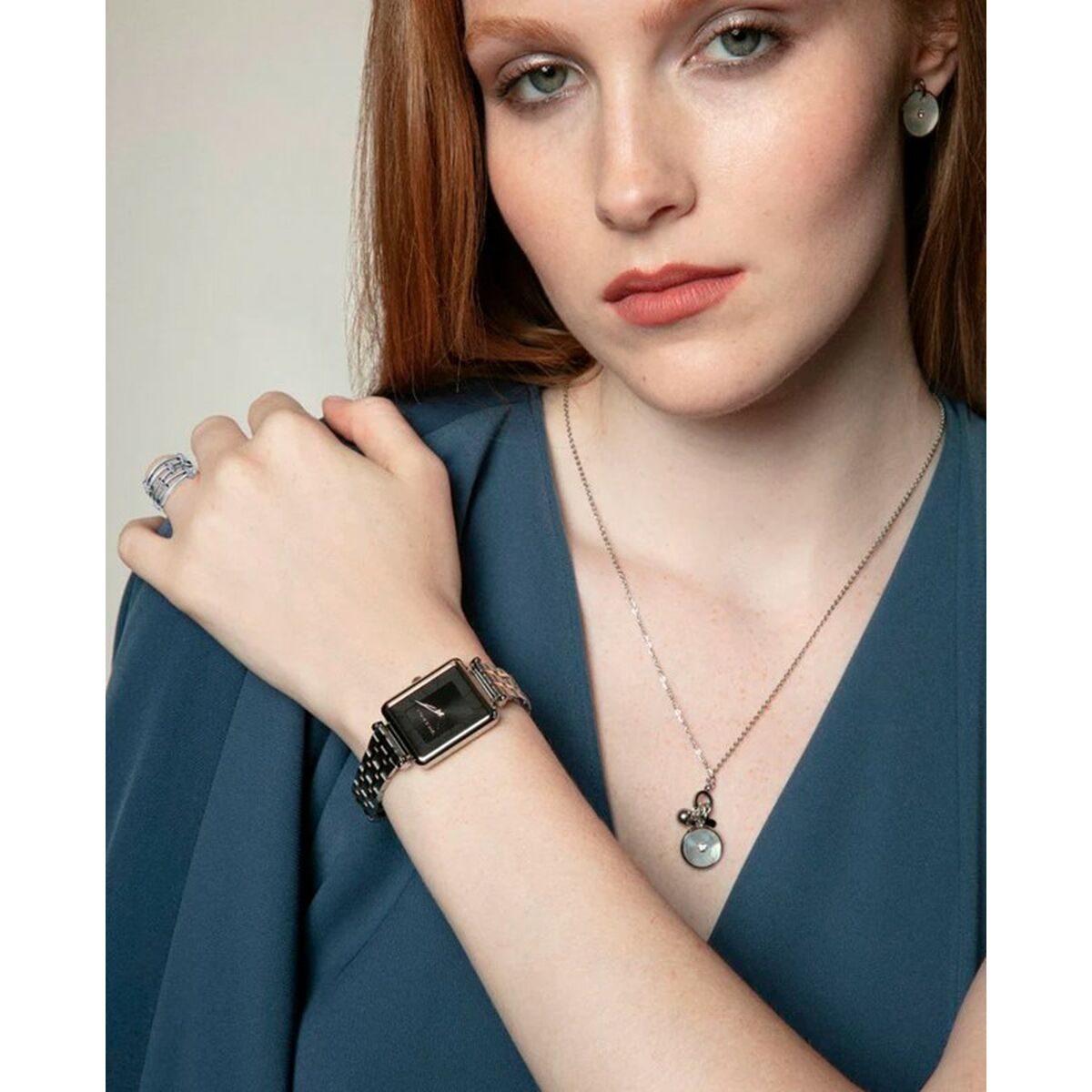 V2H6A83911C2CBF4B842543884F11405304R6828865P2