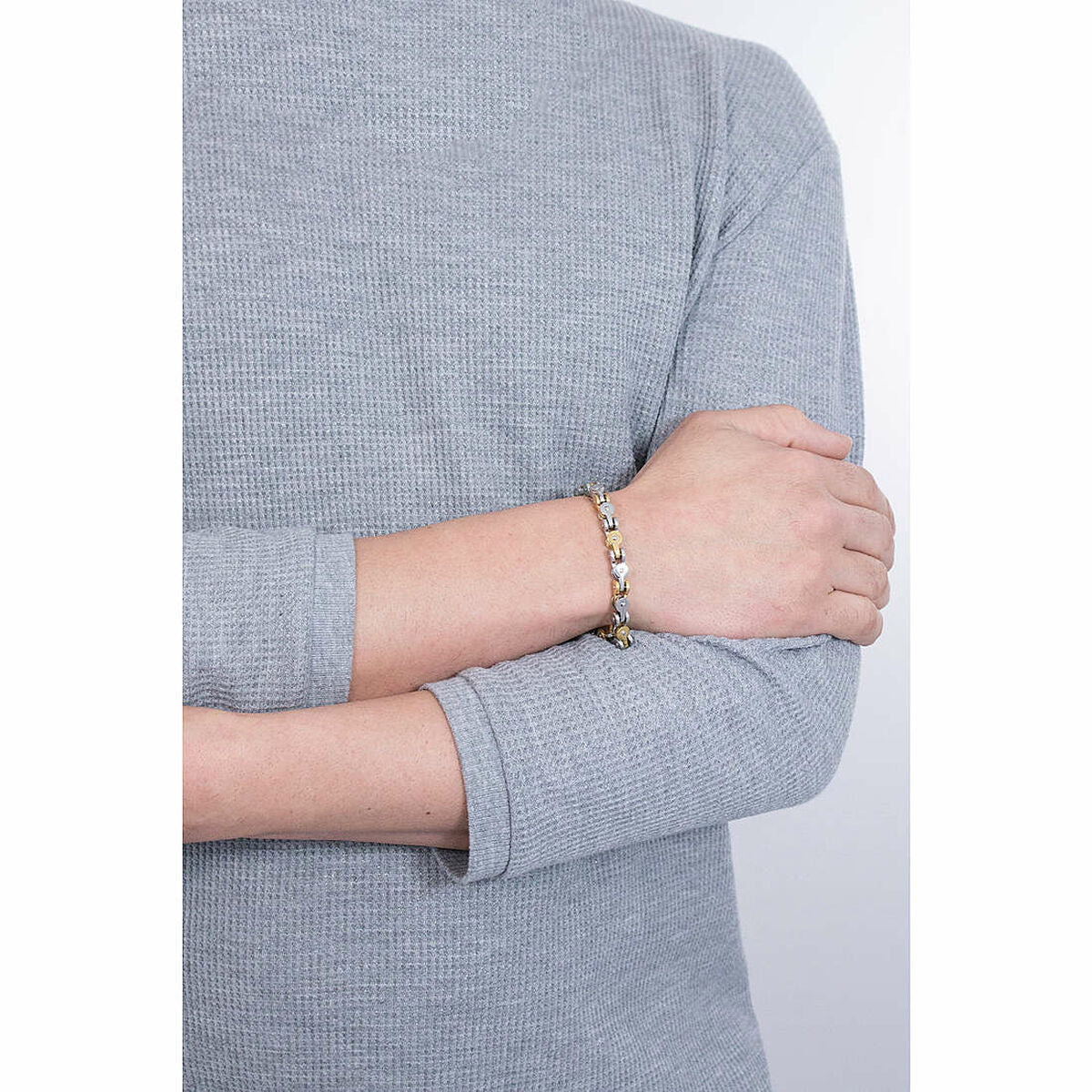 V5H94CD6108BB747D8FE1DC61EE5B88E3A6R3101640P2