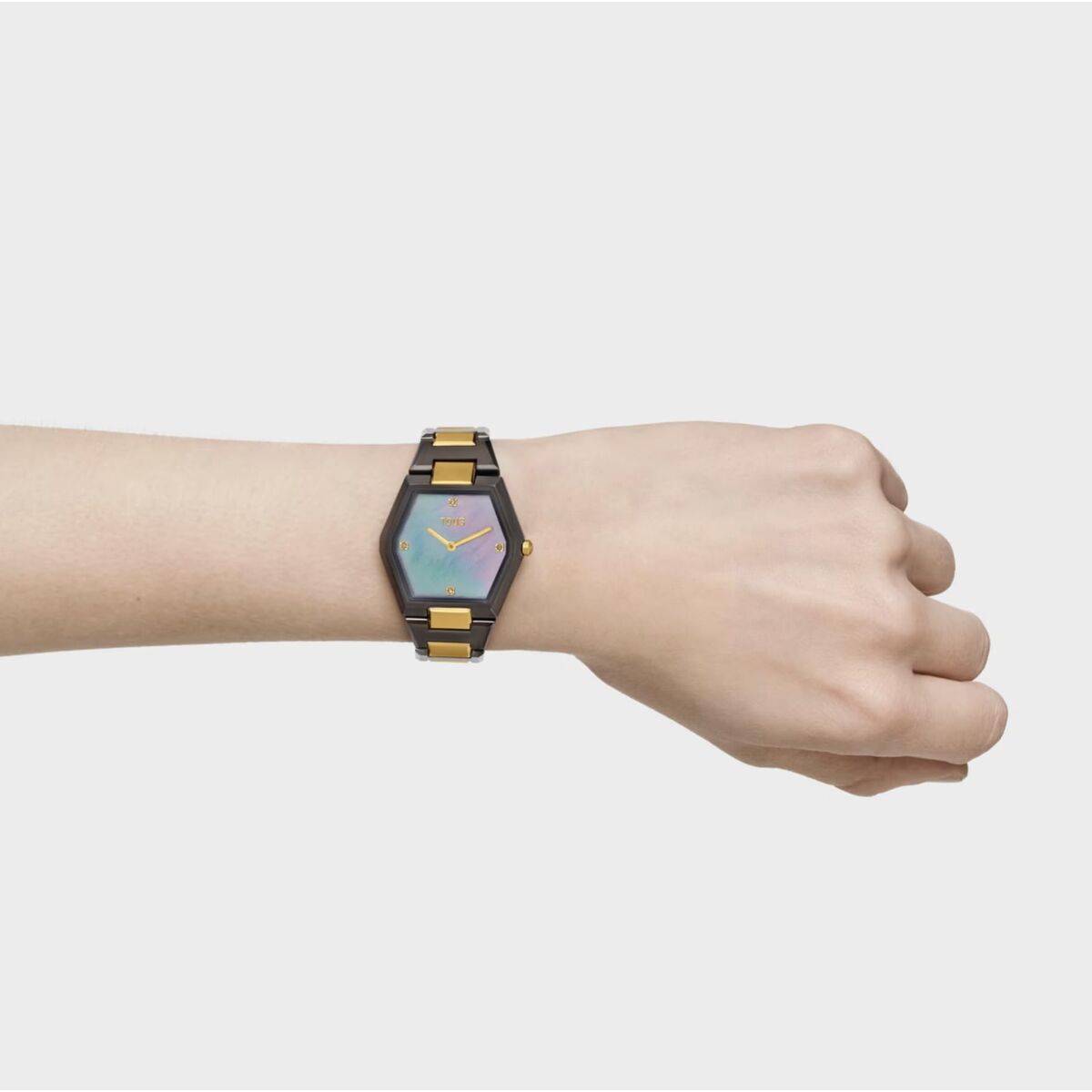 V4HC0D75469924893B662F2639B15DEF25FR7397640P4